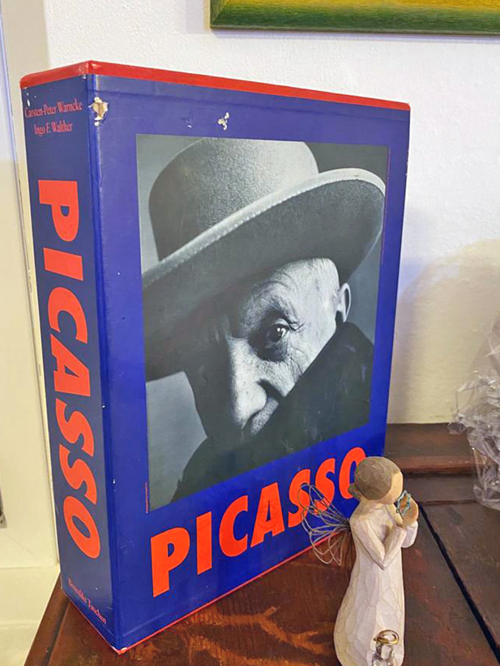 Non me ne sono mai separata e tutt'ora lo tengo appeso nella mia casa di campagna in bella mostra per ricordarmi di quel fervido periodo della mia gioventù.La stessa cosa per il libro che mi tiene ancora compagnia, poco distante dal quadro.CARATTERISTICHEDipinto a olio su telaDimensioni: 60 x 80 cm