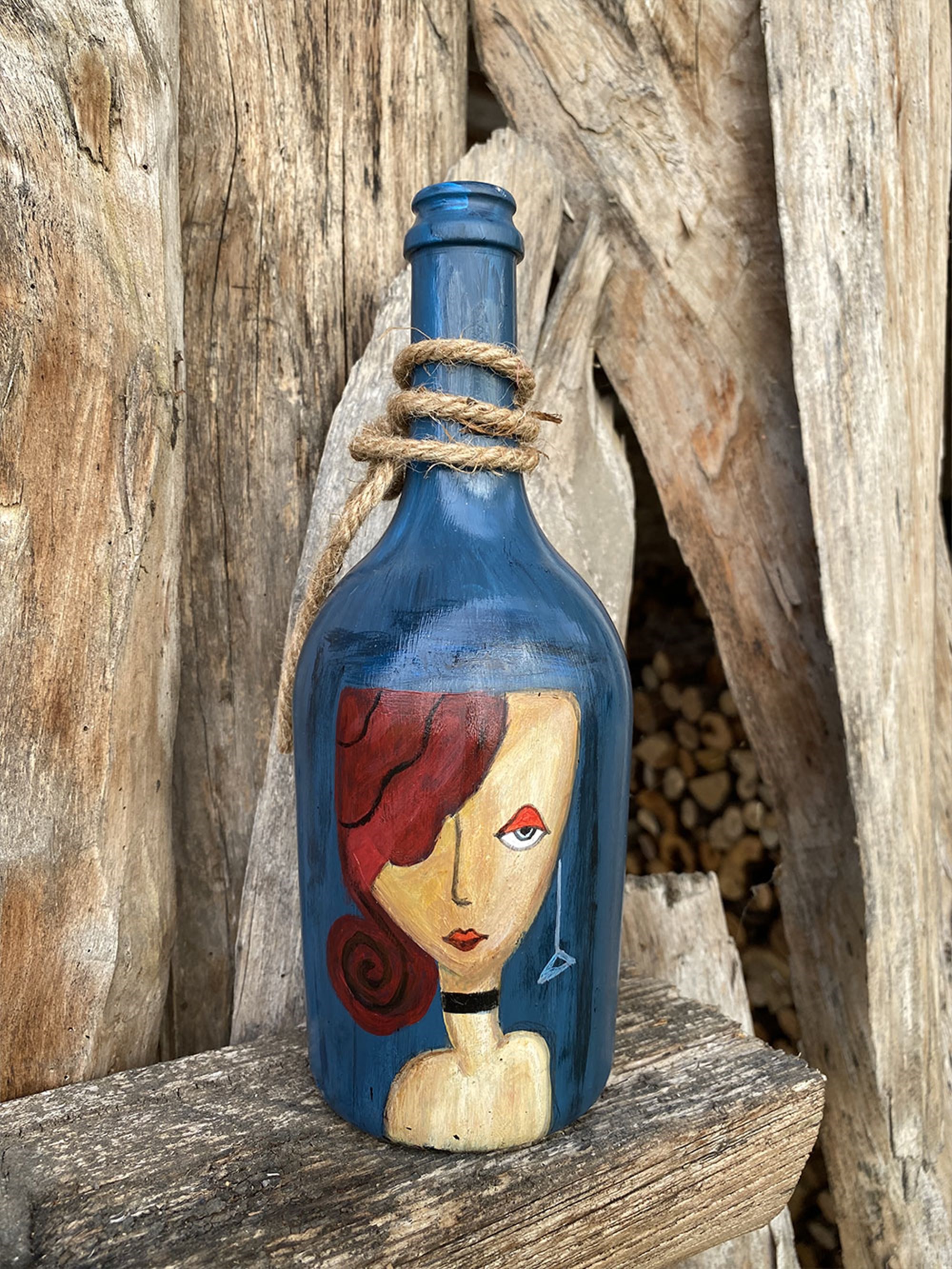 Donna enigmatica con orecchino